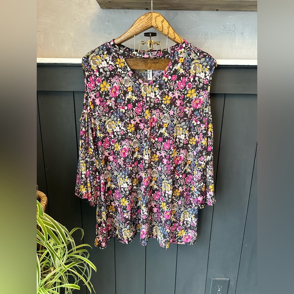 Crepas Floral Plus Size Cold Shoulder‎ Flowy Top size 3XL